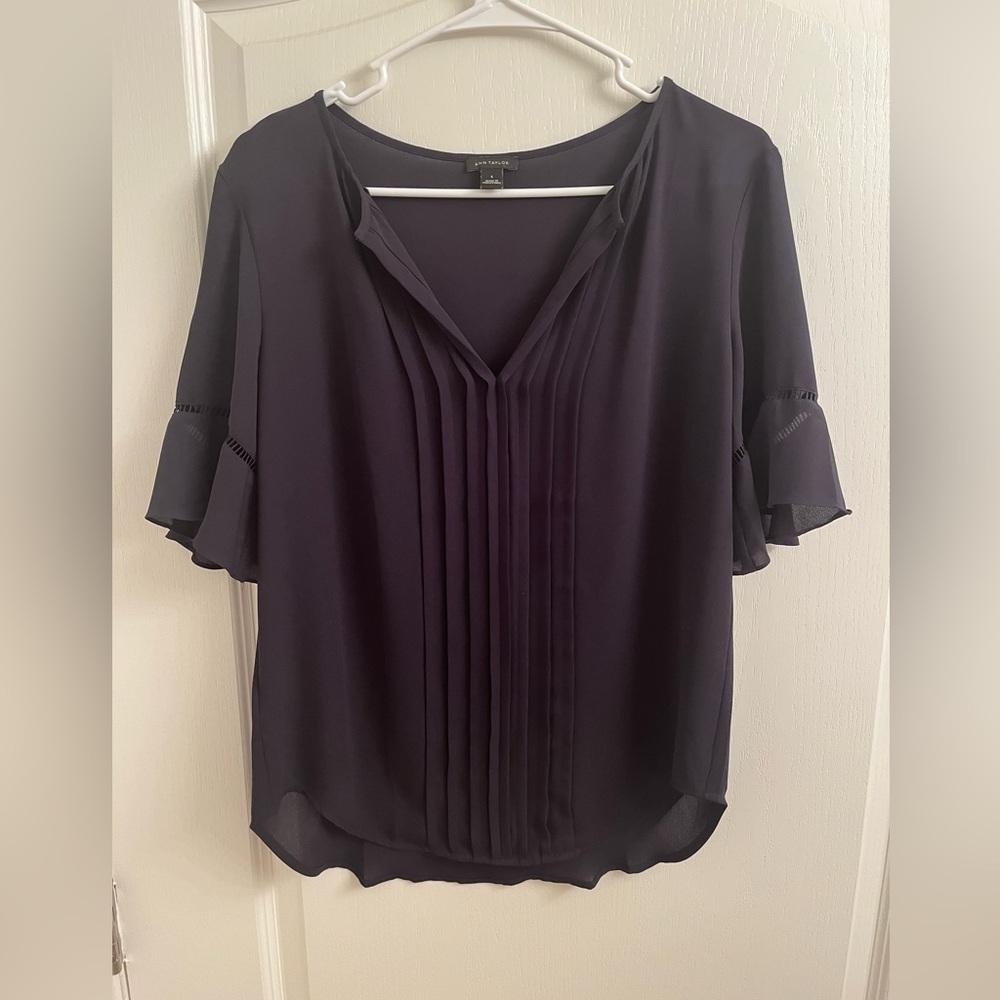 Ann Taylor Blouse, Color: Navy Blue. Women’s Size Small.